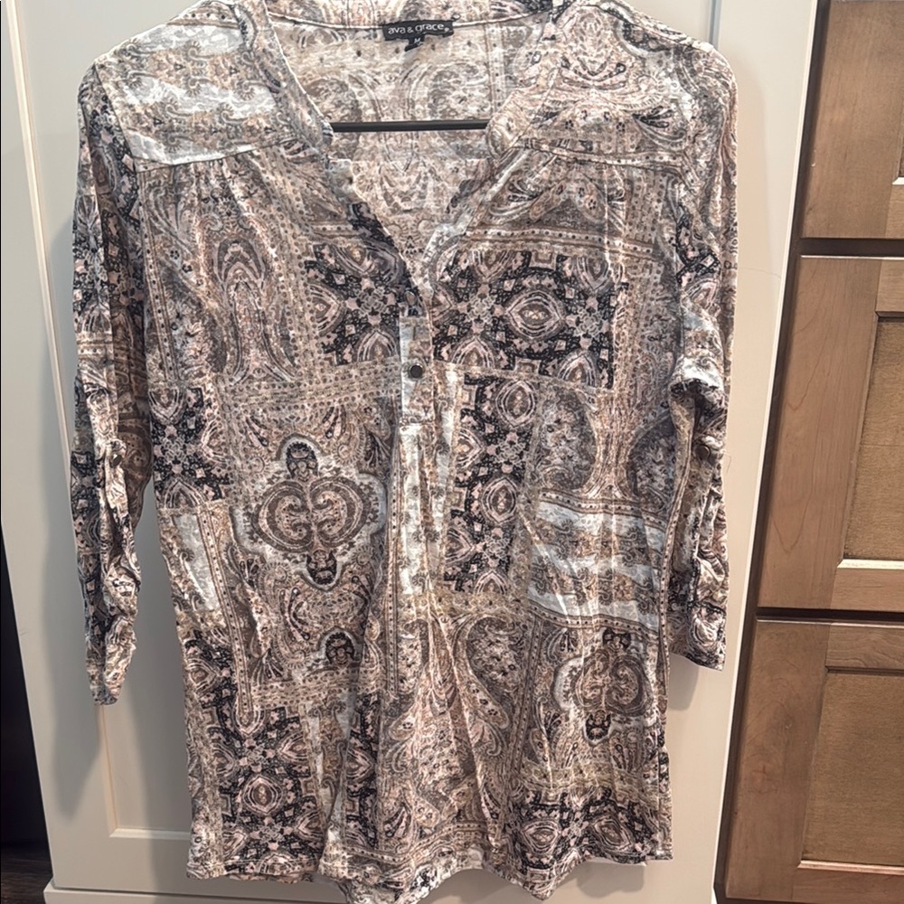 Ava & Grace Black and White 3/4 Sleeve Buttoned Blouse
